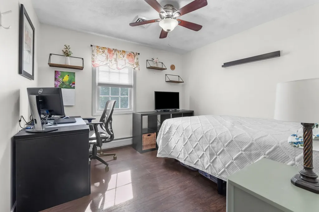 21 Emerald Drive Derry NH 03038