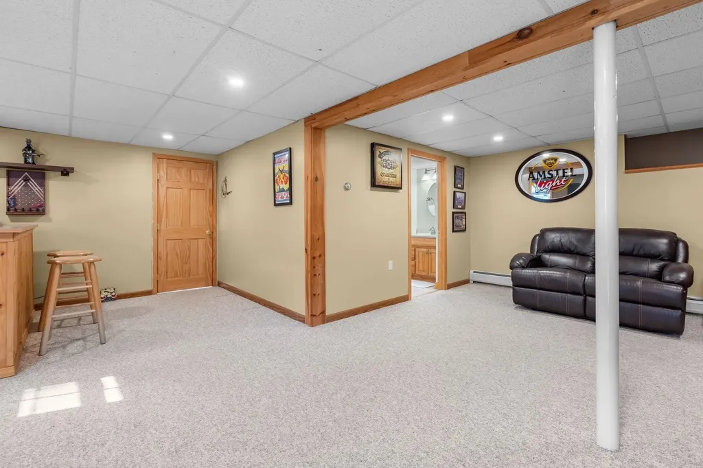 21 Emerald Drive Derry NH 03038