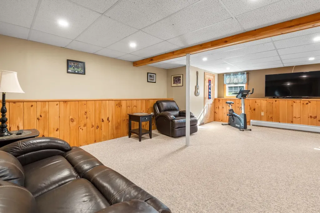 21 Emerald Drive Derry NH 03038