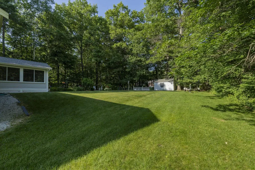 21 Emerald Drive Derry NH 03038