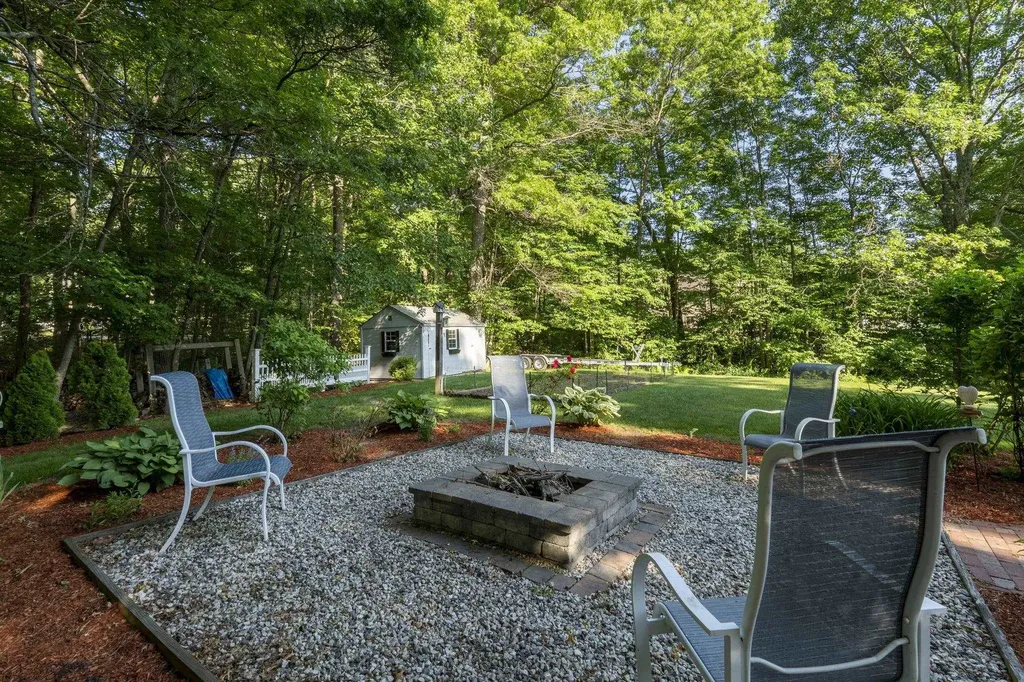 21 Emerald Drive Derry NH 03038