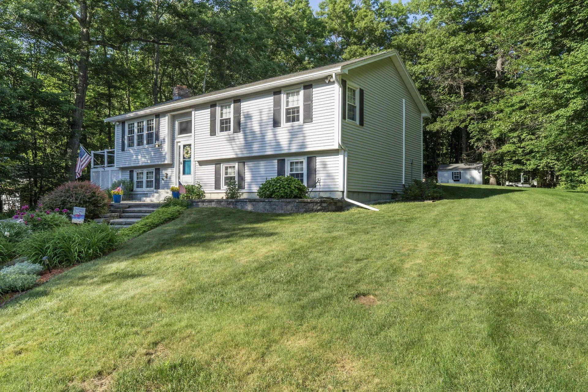 21 Emerald Drive Derry NH 03038