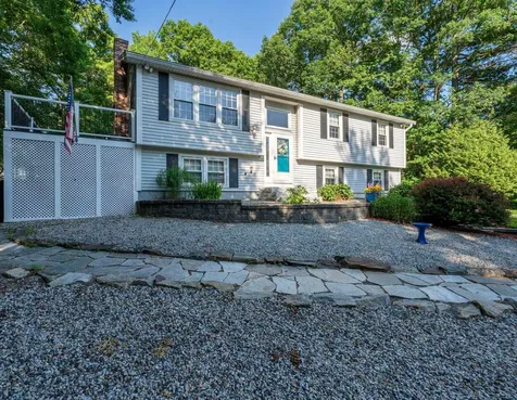 21 Emerald Drive Derry NH 03038