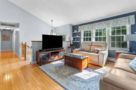 21 Emerald Drive Derry NH 03038
