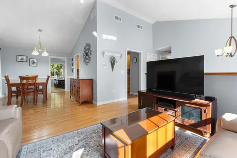 21 Emerald Drive Derry NH 03038