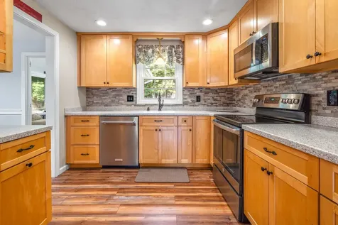 21 Emerald Drive Derry NH 03038
