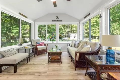 21 Emerald Drive Derry NH 03038