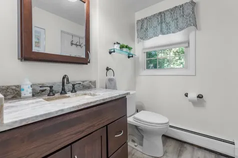 21 Emerald Drive Derry NH 03038