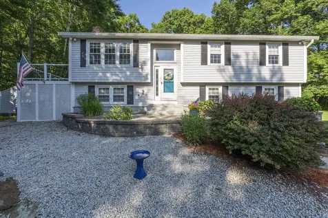 21 Emerald Drive Derry NH 03038