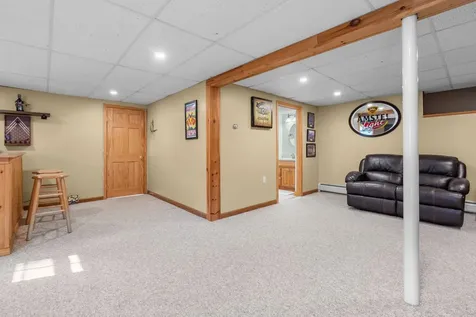 21 Emerald Drive Derry NH 03038