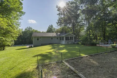 21 Emerald Drive Derry NH 03038