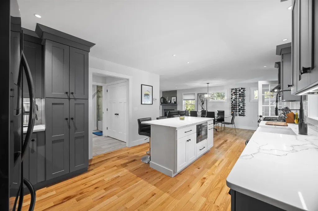 22 Kendall Lane Raymond NH 03077