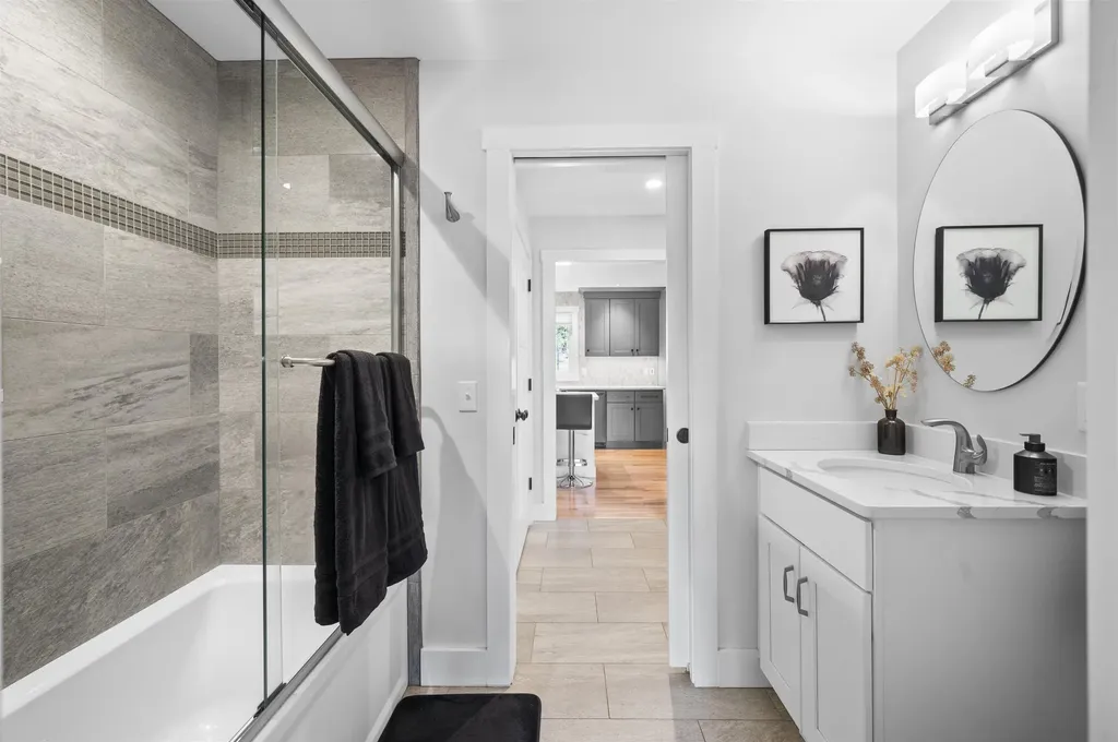22 Kendall Lane Raymond NH 03077
