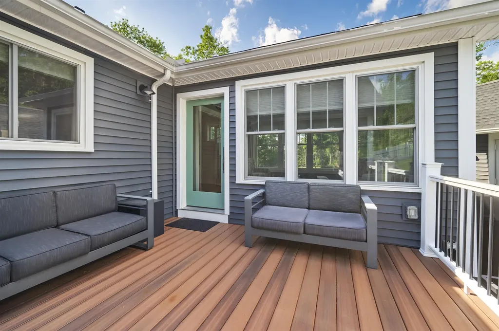 22 Kendall Lane Raymond NH 03077