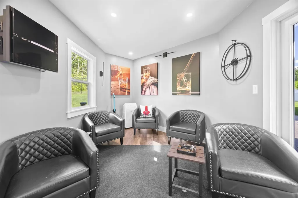 22 Kendall Lane Raymond NH 03077