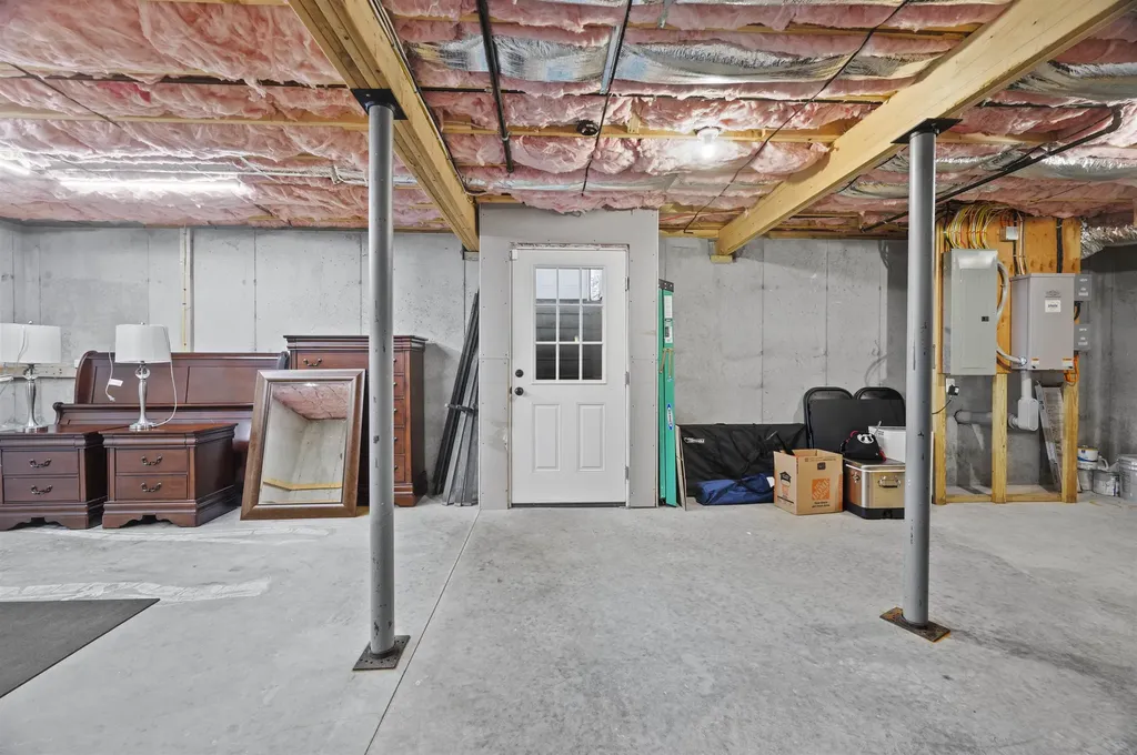 22 Kendall Lane Raymond NH 03077