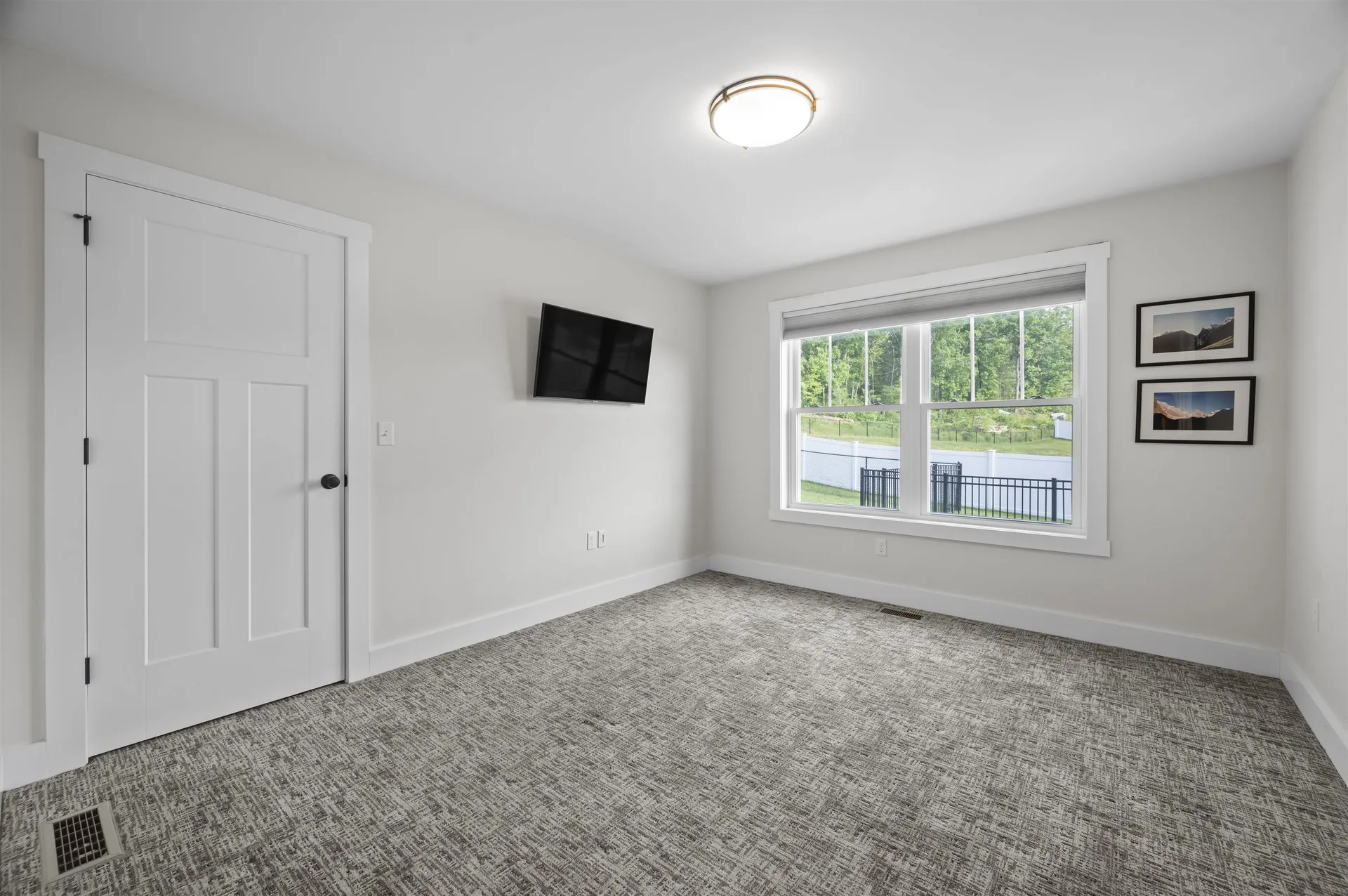 22 Kendall Lane Raymond NH 03077