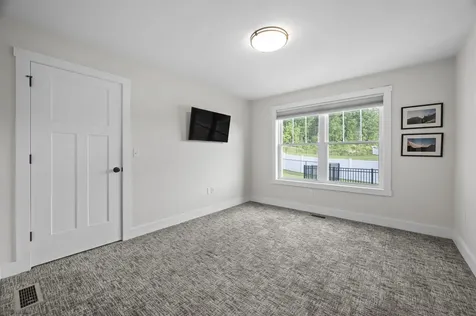 22 Kendall Lane Raymond NH 03077