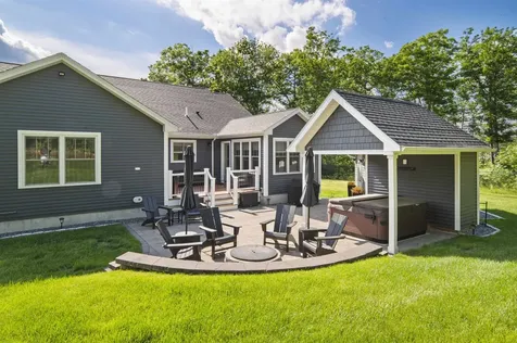 22 Kendall Lane Raymond NH 03077