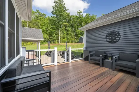 22 Kendall Lane Raymond NH 03077