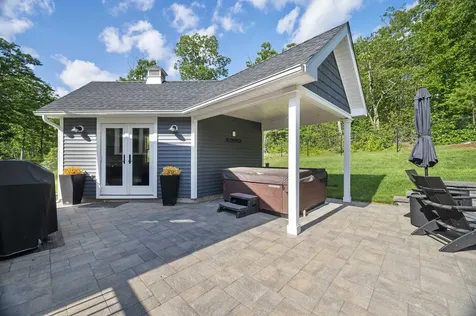 22 Kendall Lane Raymond NH 03077