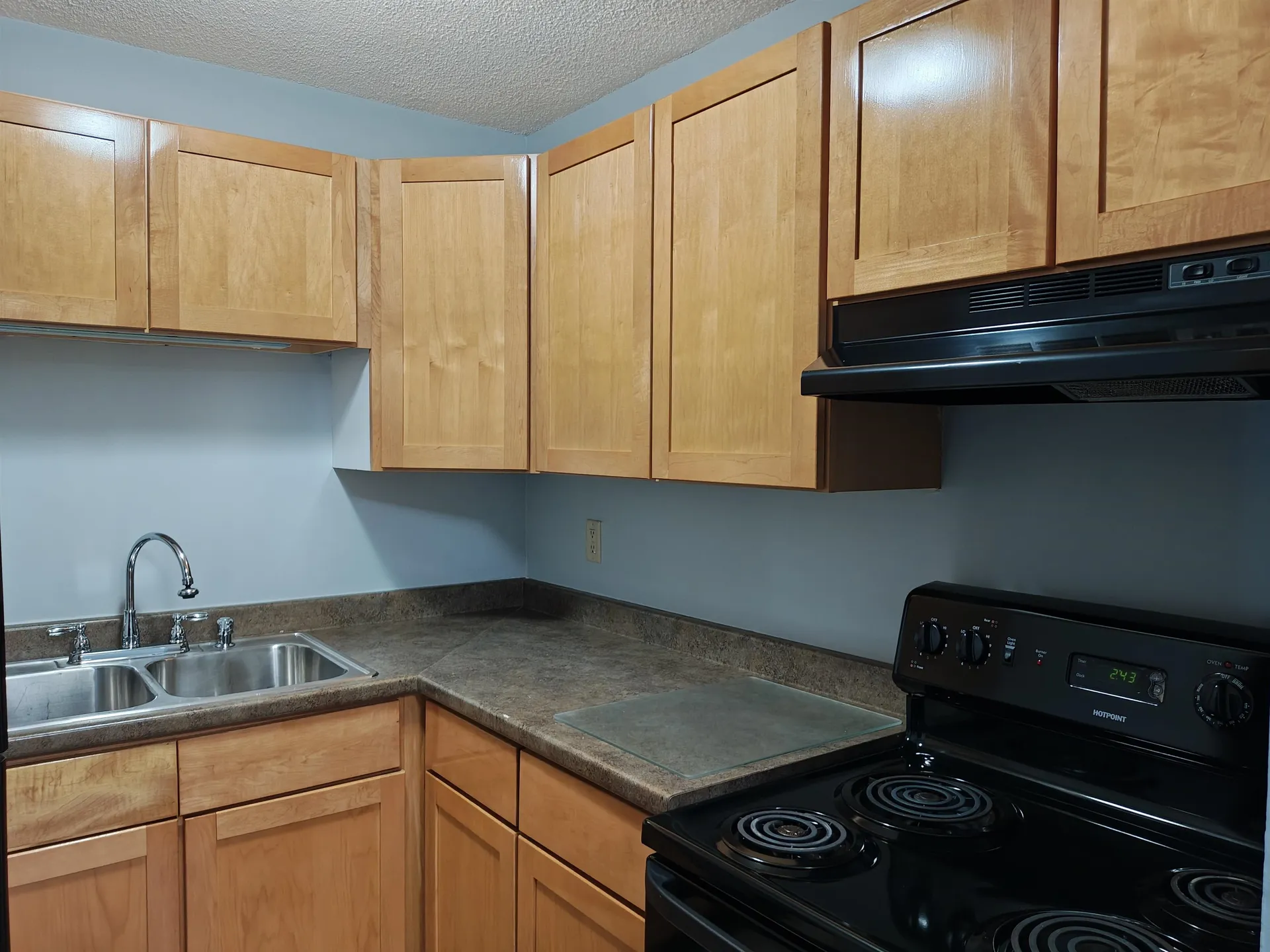 83F Constitution Drive Londonderry NH 03053
