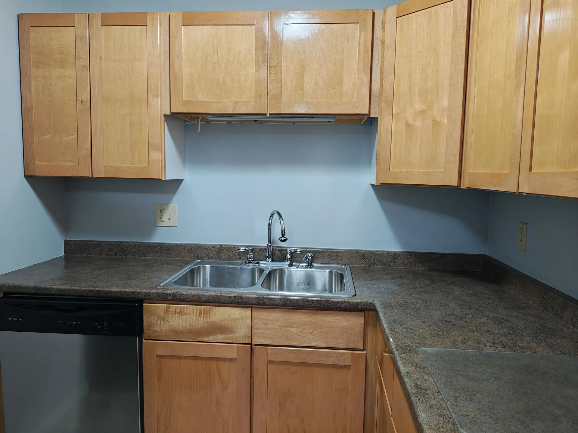83F Constitution Drive Londonderry NH 03053