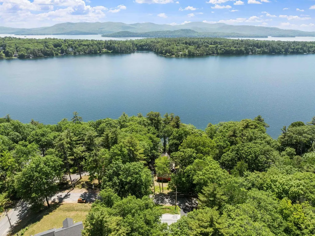 5 Lloyd Road Wolfeboro NH 03894
