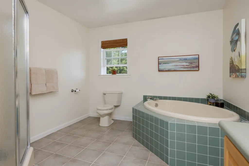 46 Davenport Lane Hartford VT 05059