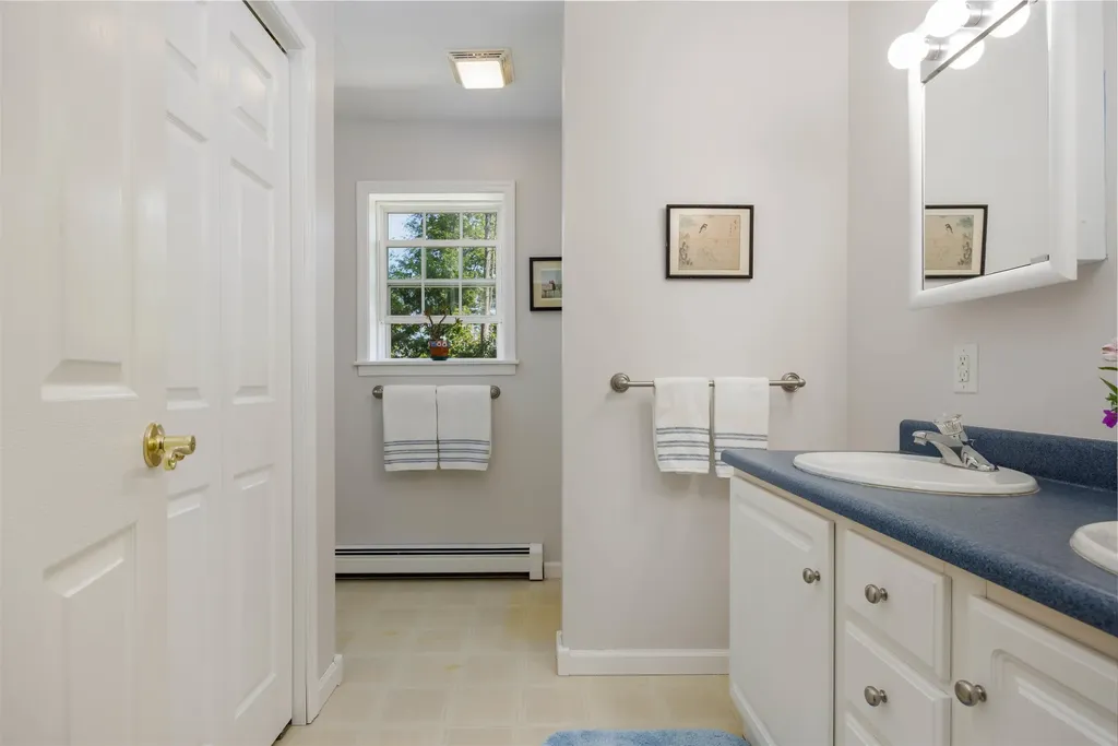 46 Davenport Lane Hartford VT 05059