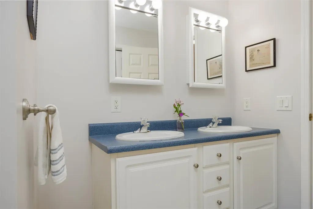 46 Davenport Lane Hartford VT 05059