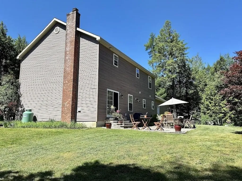 46 Davenport Lane Hartford VT 05059