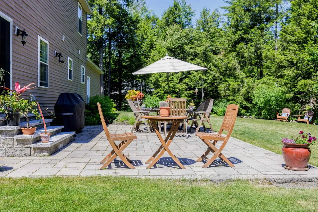 46 Davenport Lane Hartford VT 05059