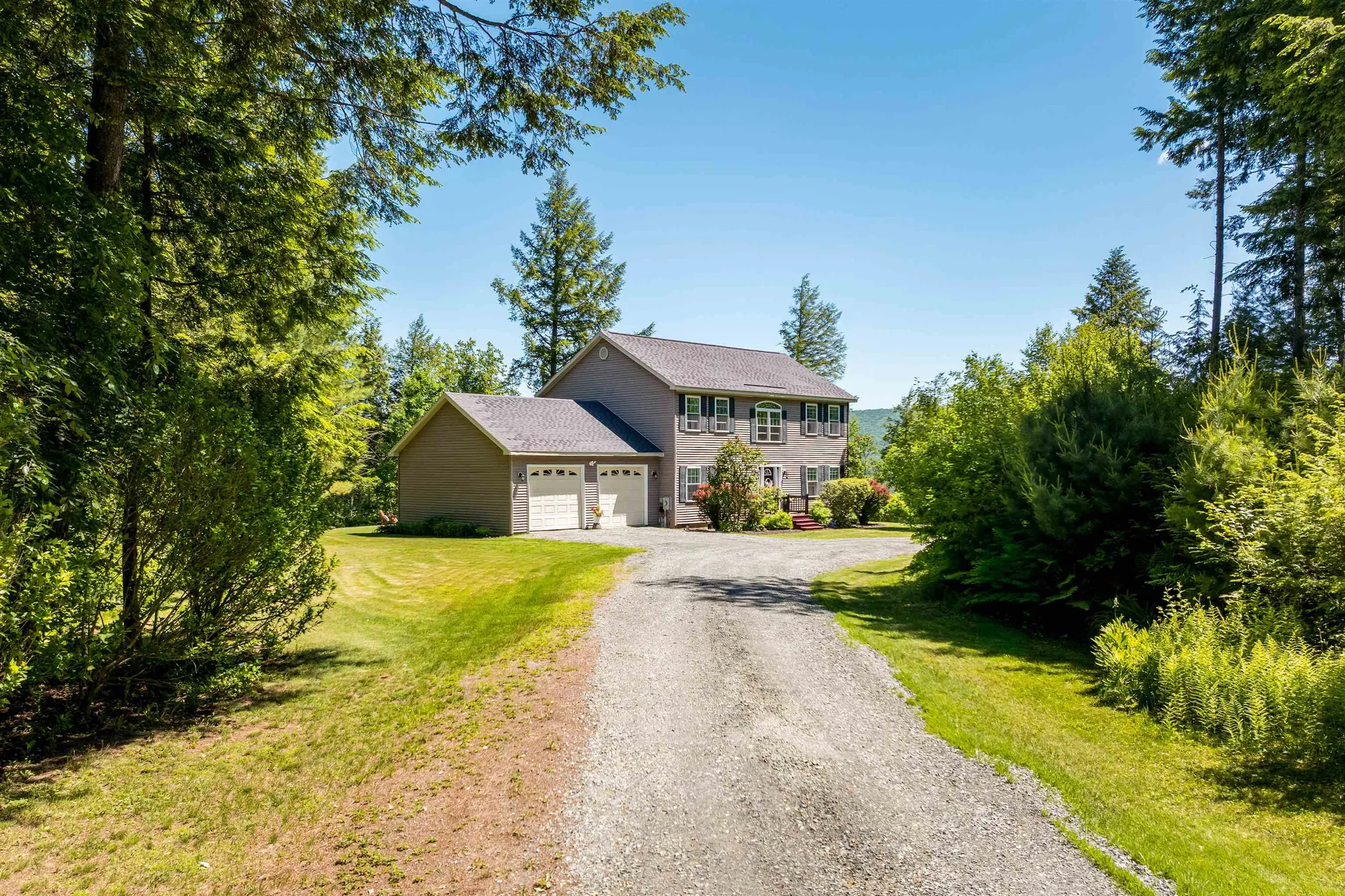46 Davenport Lane Hartford VT 05059
