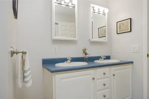 46 Davenport Lane Hartford VT 05059