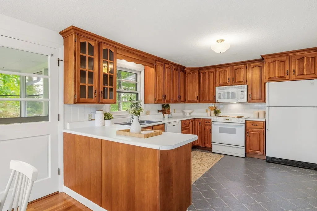 15 Harding Road Portsmouth NH 03801