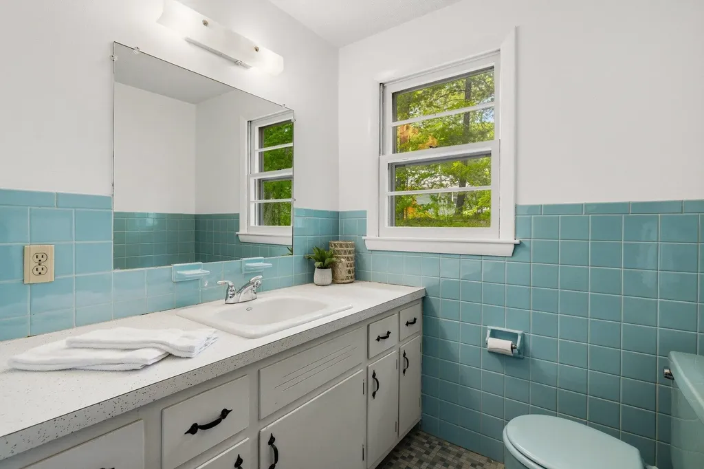 15 Harding Road Portsmouth NH 03801