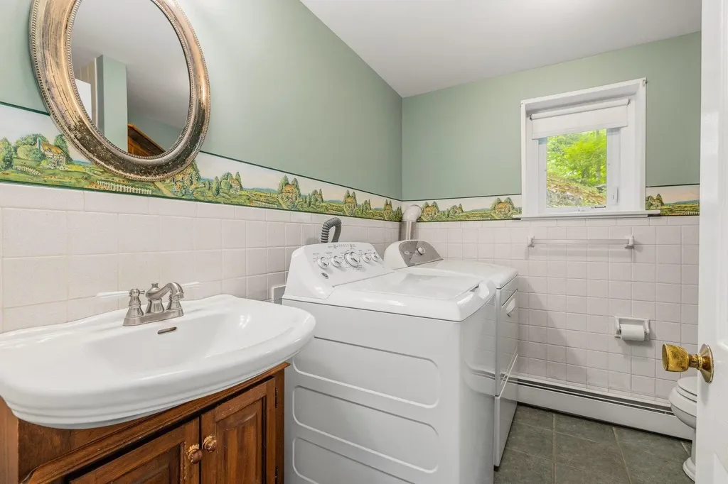 15 Harding Road Portsmouth NH 03801