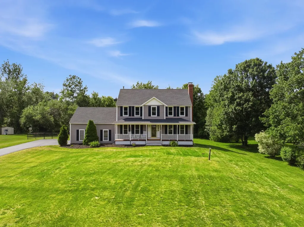 17 Donmac Drive Derry NH 03038