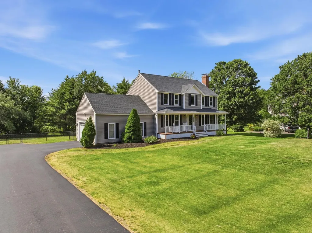 17 Donmac Drive Derry NH 03038