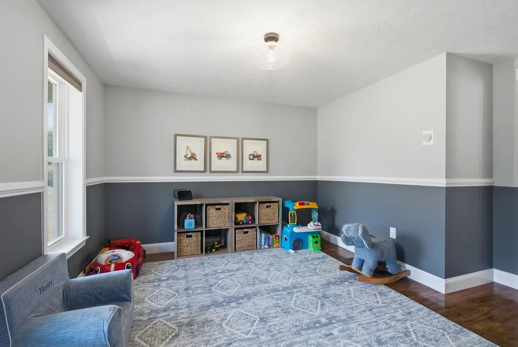 17 Donmac Drive Derry NH 03038