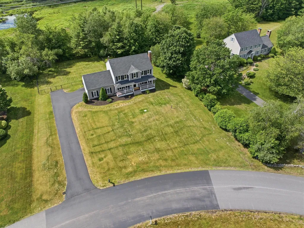 17 Donmac Drive Derry NH 03038