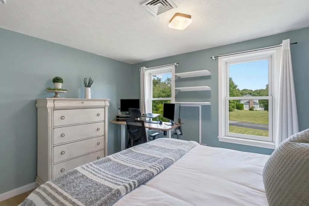 17 Donmac Drive Derry NH 03038