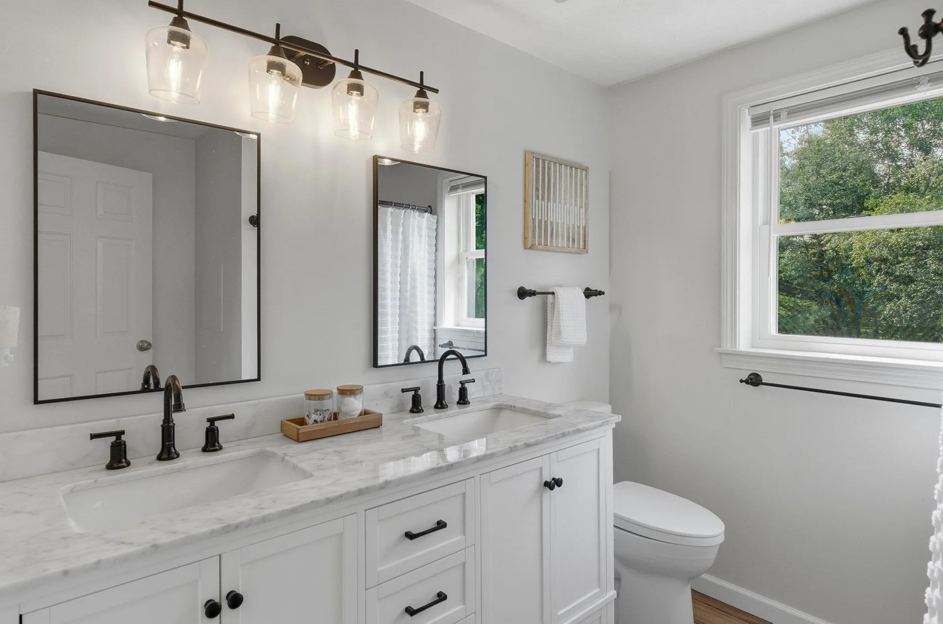 17 Donmac Drive Derry NH 03038