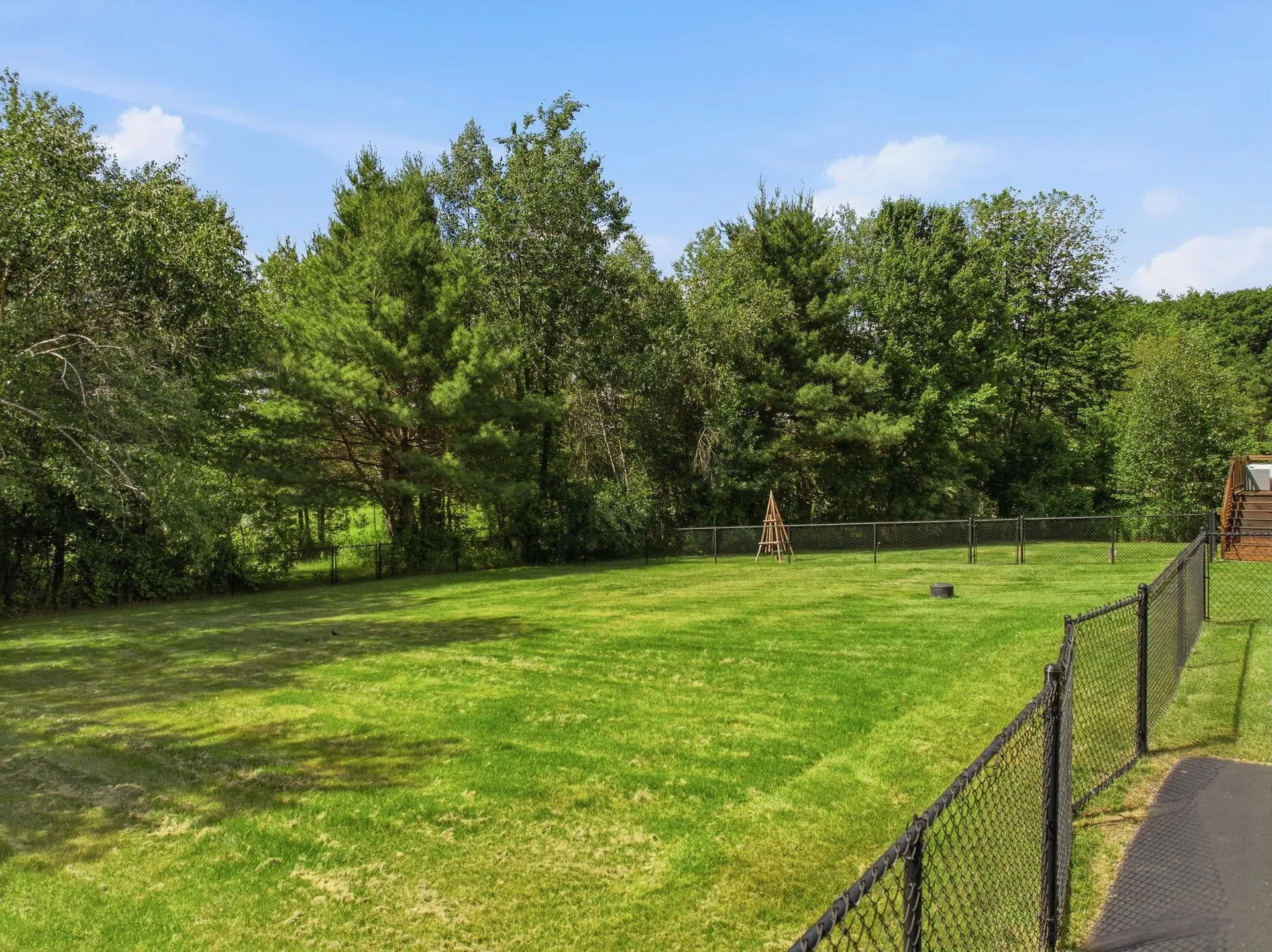 17 Donmac Drive Derry NH 03038