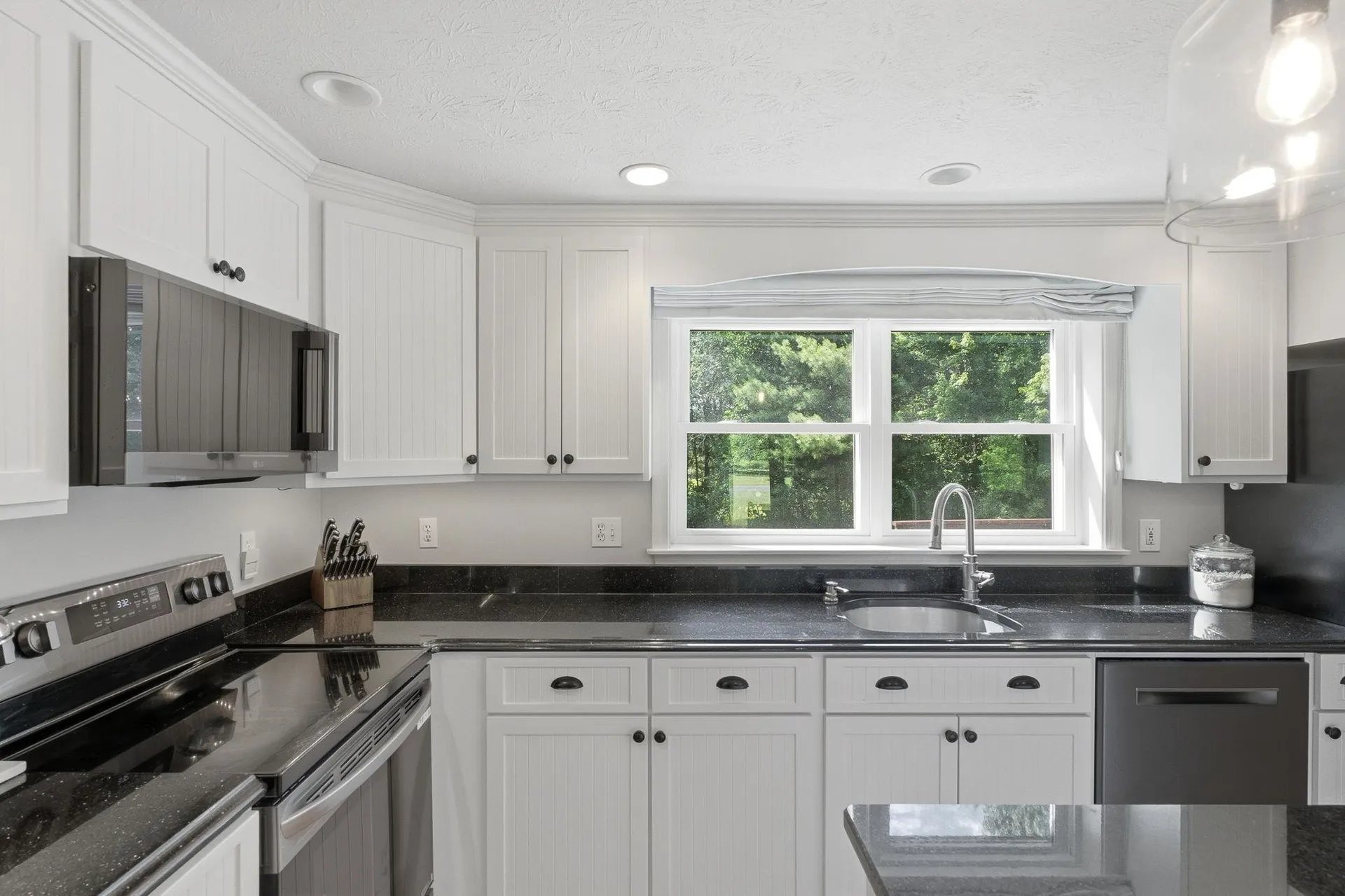 17 Donmac Drive Derry NH 03038