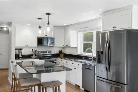 17 Donmac Drive Derry NH 03038