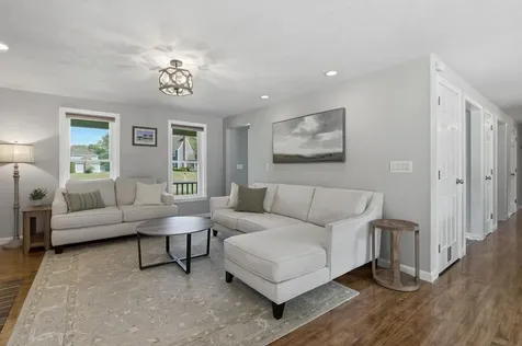 17 Donmac Drive Derry NH 03038