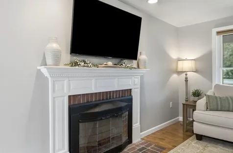 17 Donmac Drive Derry NH 03038
