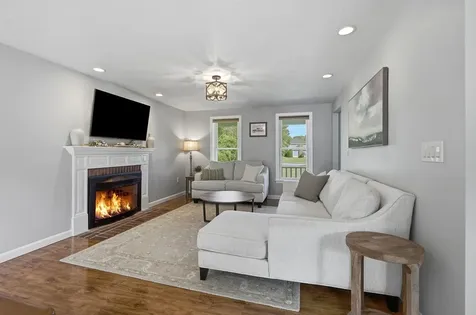 17 Donmac Drive Derry NH 03038